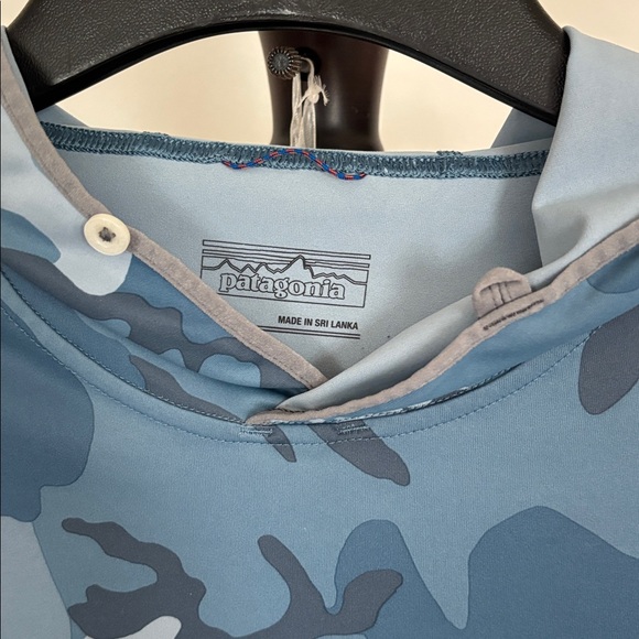 Patagonia blue camouflage pullover with hood and thumb holes shirt - Picture 3 of 7